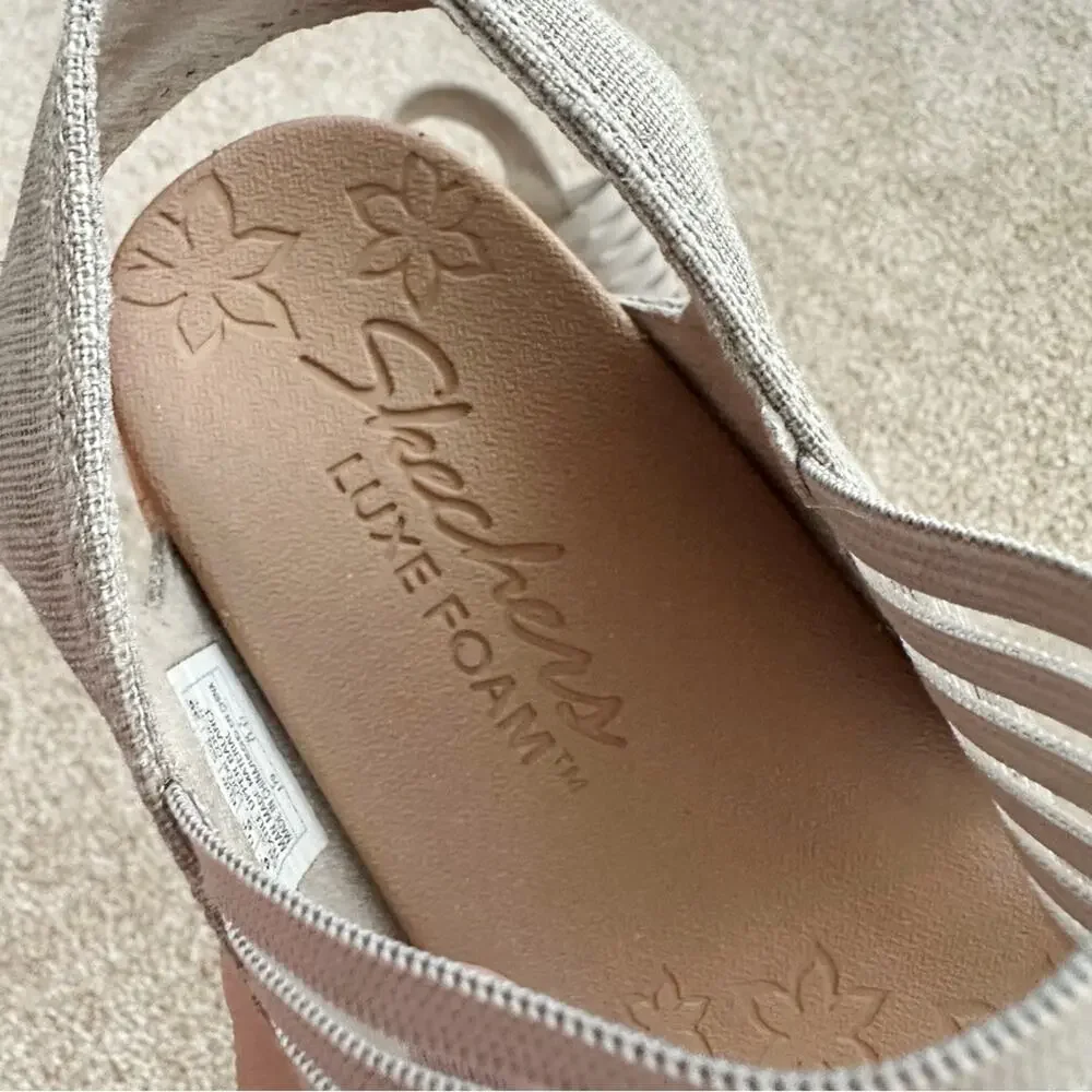 Skechers Women's Beverlee Smitten Kitten Wedge Sandal Size 9